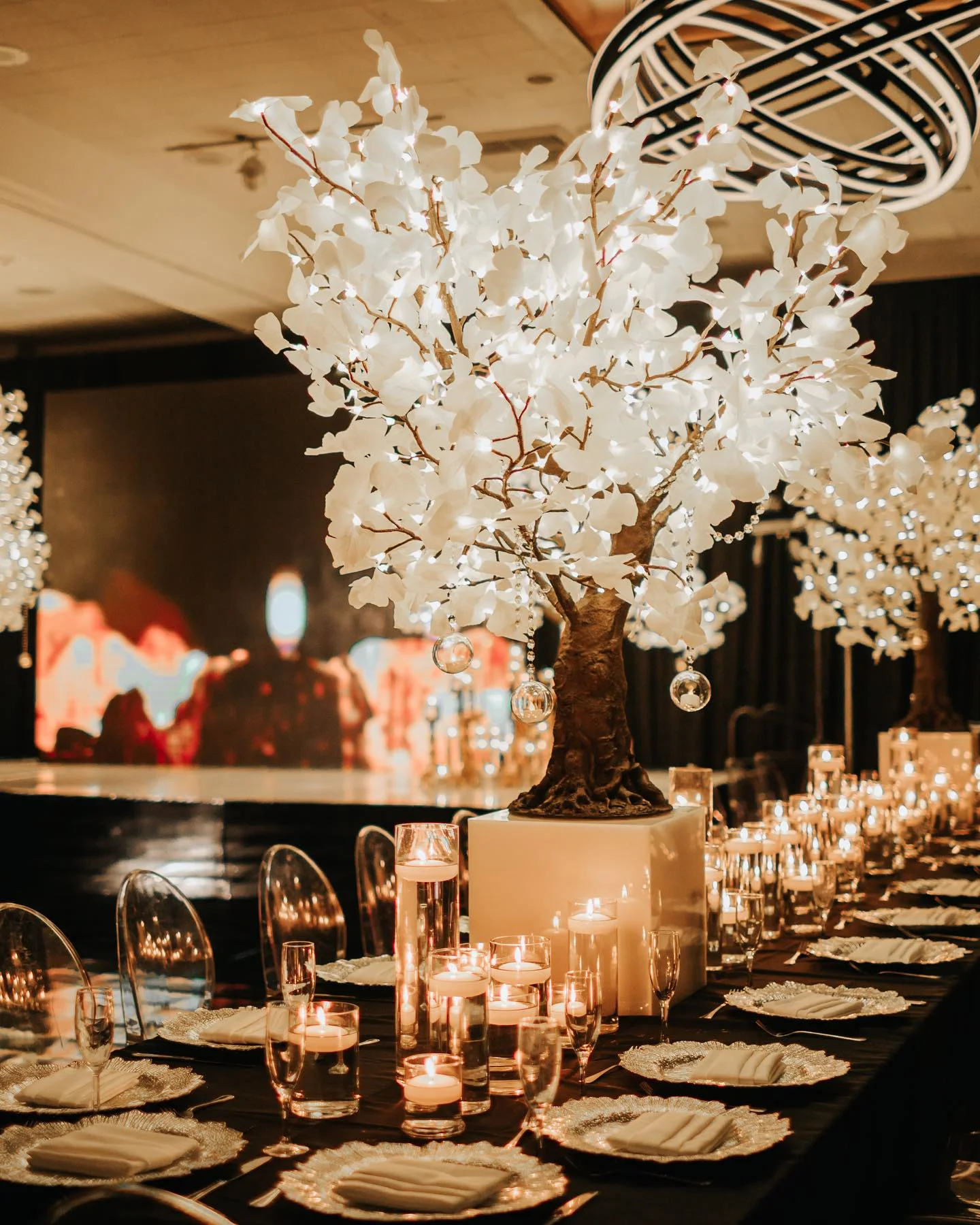 Karisma & Om — candlelit reception florals